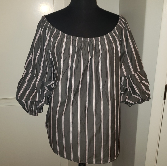 Stem & Vine 3X off shoulder gray pink stripe top - Picture 3 of 15